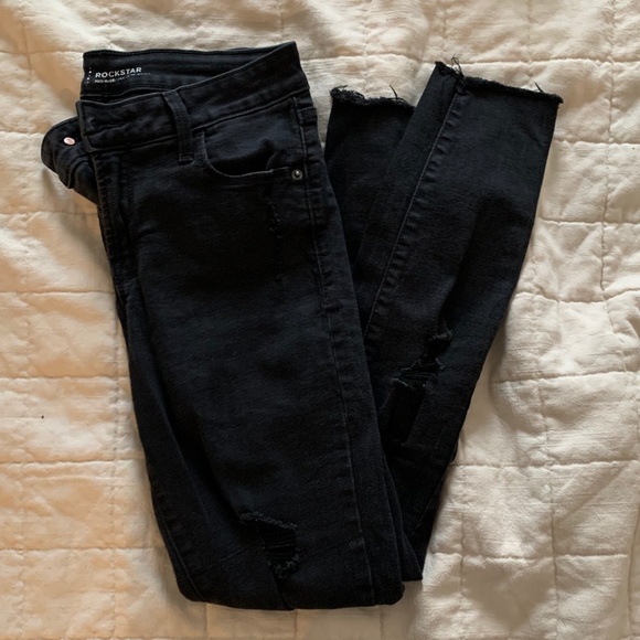 Old Navy Rockstar Black Ripped Ankle Jeans - Picture 1 of 2